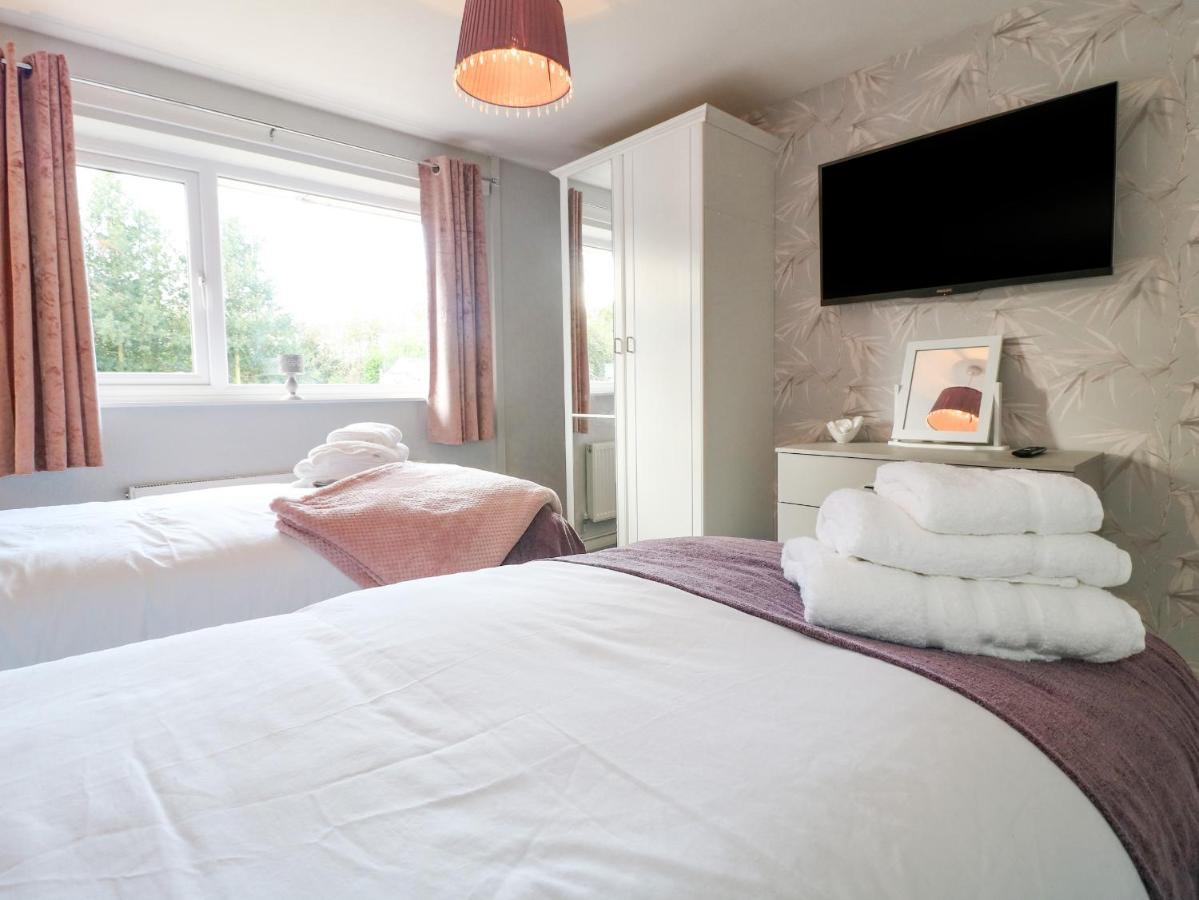 George'S Place Froghall Bagian luar foto